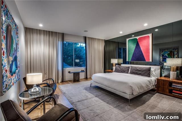 2843 Lee Street Hardwood Floors - Upper Level Landing