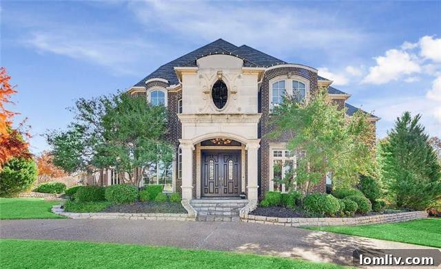 Spacious Arlington home with modern architecture