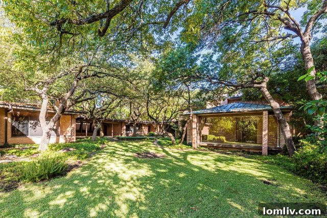 McDermott House exterior detail