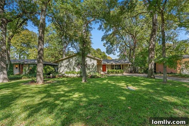 Exterior view of 934 Sylvania Drive, a charming single-story home with a setback lot