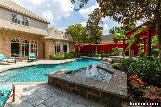 Spa-like Master Bathroom with Garden Tub