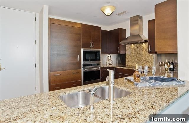 Centrum Tower Dining Dallas Condo