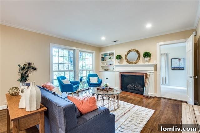 Bright Dining Area with Hardwood Floors