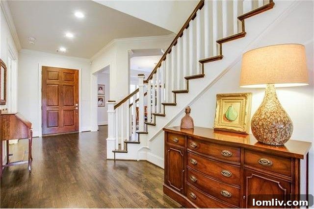 Luxurious Estate Entrance 4724 Hanover Ave