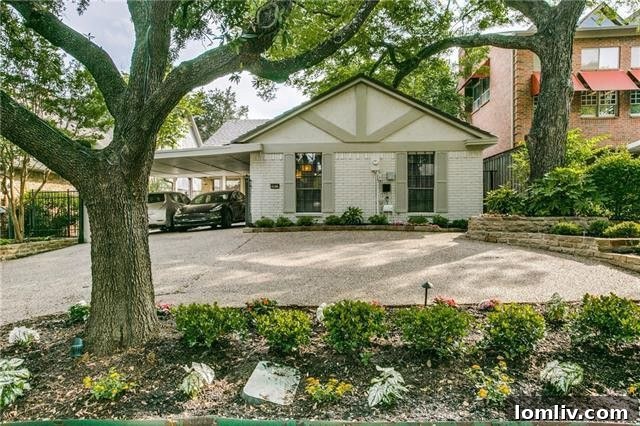 Charming Family Home Exterior on Lawtherwood Place