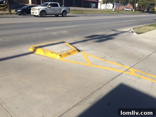 Absence of right turn only markings at Starbucks Oak Lawn