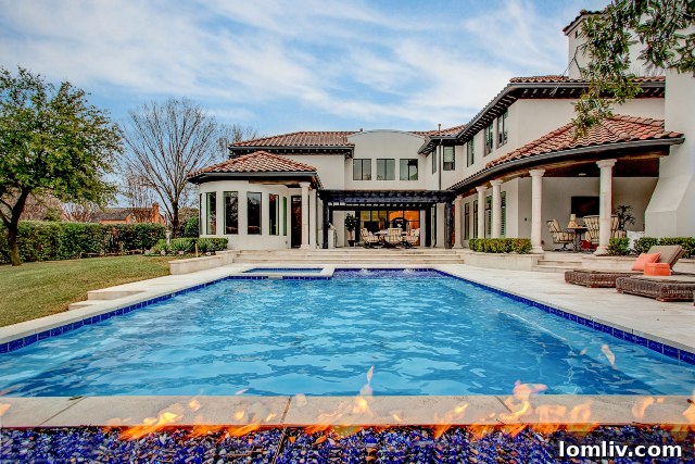 Luxurious Pool and Spa Area at 4000 Monticello Drive