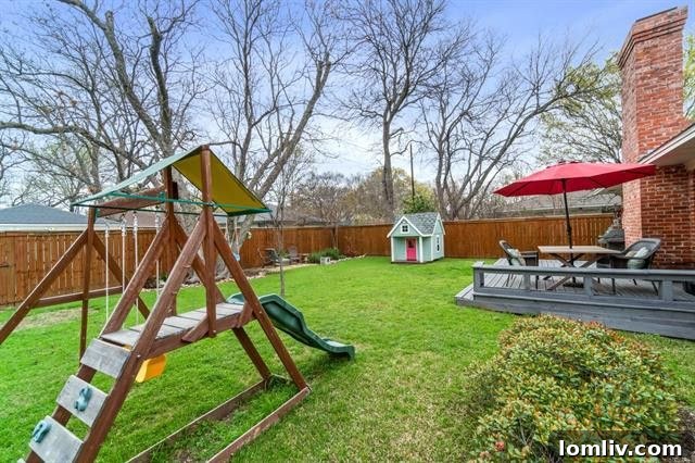 Living room with fireplace at 402 Nottingham Drive