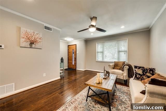 Open concept kitchen and dining at 1402 N. Floyd Road