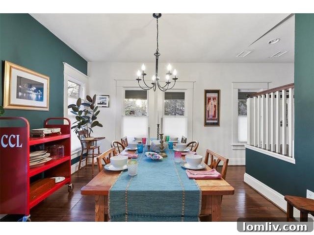 Detailed view of the living space in 206 N. Edgefield Avenue