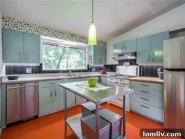 Midcentury Modern Keistwood: Vaulted Ceilings and Exposed Beams