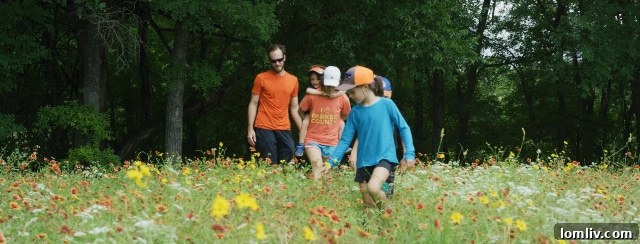 Eighty acres of meticulously preserved open spaces in Parks of Aledo provide perfect settings for family walks and outdoor activities.