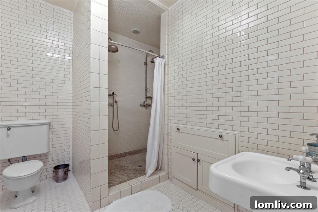 Guest Bedroom with En-Suite Bath