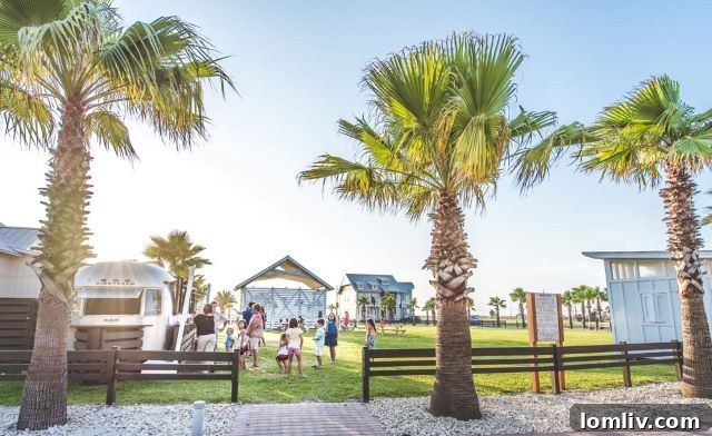 Cinnamon Shore community pool and homes