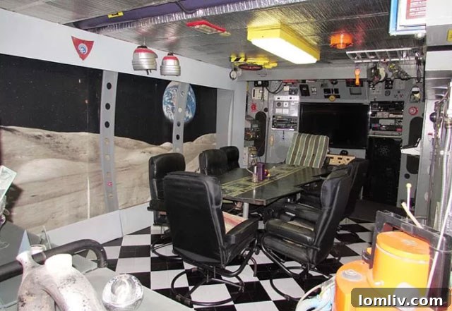 Another unusual interior detail, possibly a part of the spaceship or hippie theme