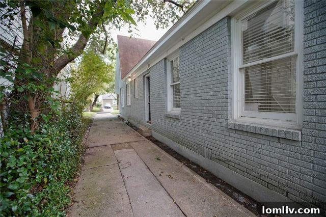 A bright dining area in the University Park rental, showcasing modern elegance.