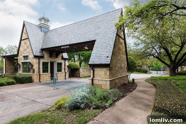Beautiful pathways and mature trees lining a winding creek in Lake Forest, North Dallas