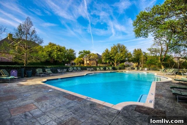 Elegant architecture and manicured gardens showcasing luxury homes in Lake Forest