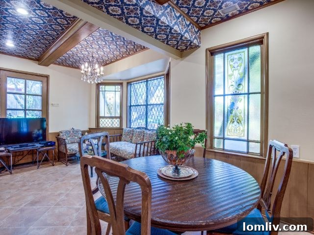 Moss Haven Colonial: Green Pastures, Tall Tales 7 Unique breakfast area ceiling in Moss Haven Colonial