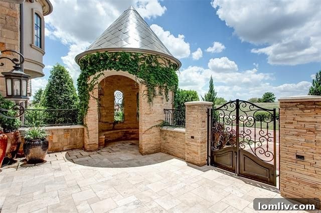 Elegant Entrance to Fort Worth Mansion