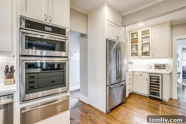 Modern kitchen with subway tile backsplash, quartz countertops, and breakfast area