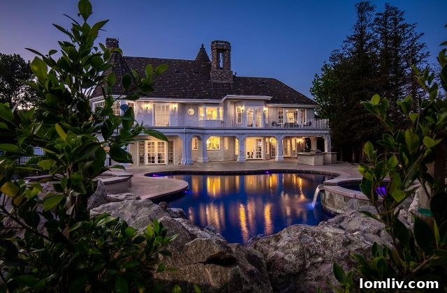 Your La La Land Oasis Auction 2 LaQuilla