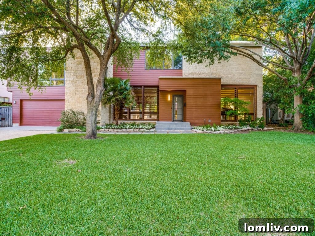 4411 Pomona Road: Exterior view of a luxurious contemporary home in Bluffview, Dallas