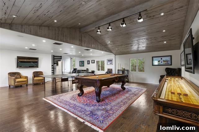 Phil Romano'nun Efsanevi Malikanesinde Krallar Gibi Yaşam 20 Strait Lane Estate Luxurious Primary Bedroom