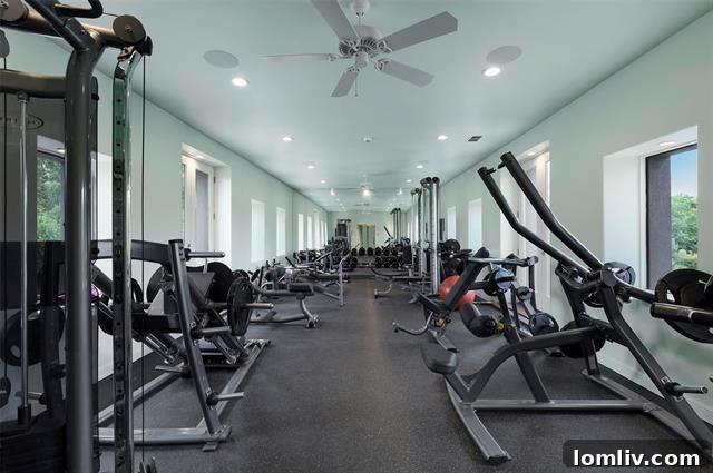 Phil Romano'nun Efsanevi Malikanesinde Krallar Gibi Yaşam 22 Strait Lane Estate Cozy Sitting Area