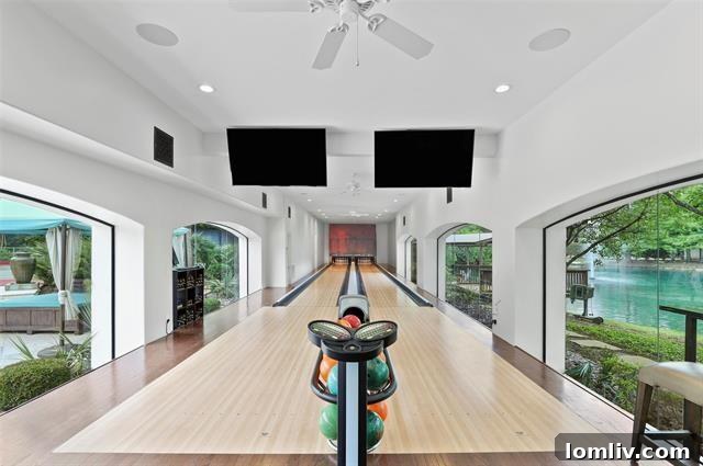 Phil Romano'nun Efsanevi Malikanesinde Krallar Gibi Yaşam 25 Strait Lane Estate Lake and Water Feature