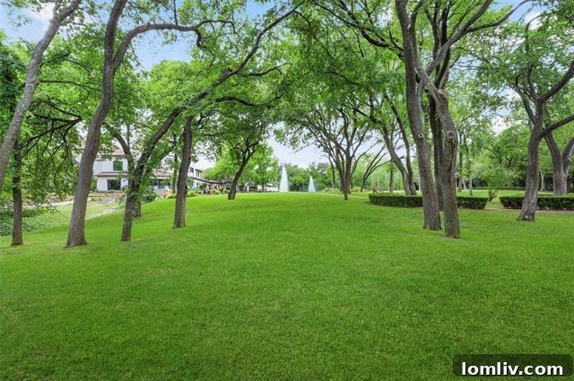 Phil Romano'nun Efsanevi Malikanesinde Krallar Gibi Yaşam 30 Strait Lane Estate Luxurious Backyard View