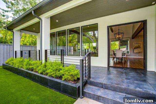 Chic Dallas Home Front View