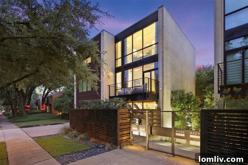 4321 Travis Exterior