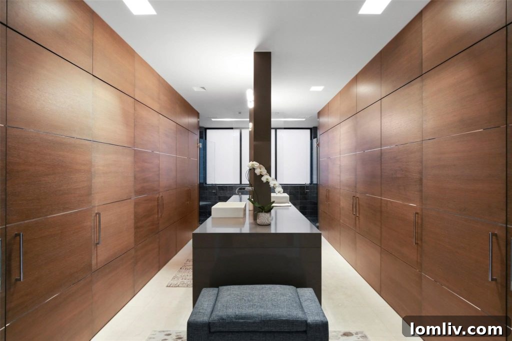 4321 Travis Interior Entryway