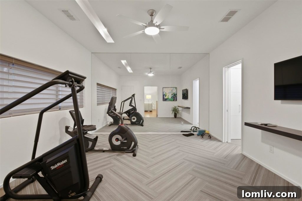 4321 Travis Interior Hallway Trellis