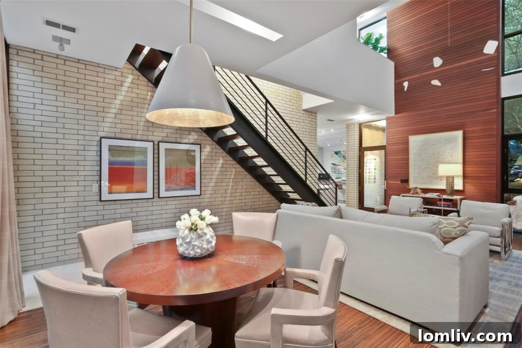 4321 Travis Interior Hallway