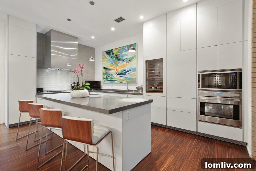 4321 Travis Interior Bathroom