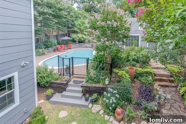 Versatile bedroom currently used as an artist's studio