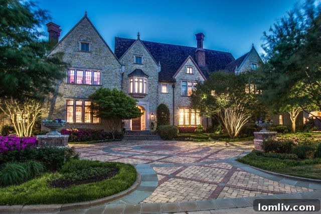 Cindy O'Gorman bringing buyer to $7 million Glen Abbey home
