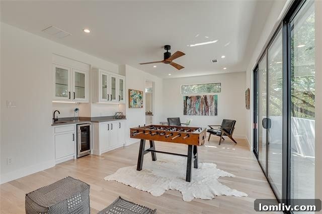 Spacious game room or secondary living area, perfect for entertainment