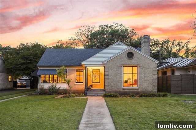 Exterior view of the charming home at 1541 Cedar Hill Avenue, East Kessler Dallas