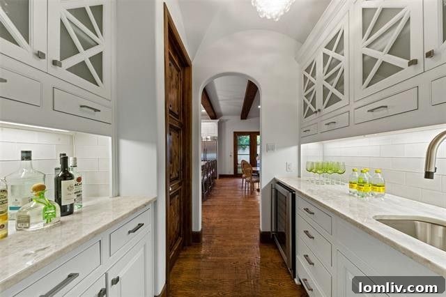 ee1e93addbbc0ee9fd94536d785e667cl-m3925003725xd-w1020_h770_q80-1