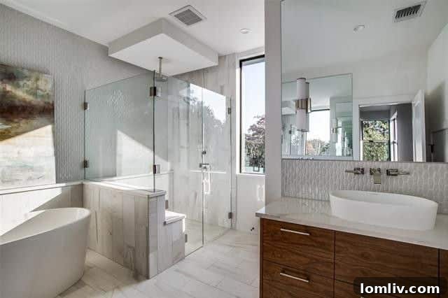 Modern Bathroom Design with High-End Finishes - 8401 Linwood