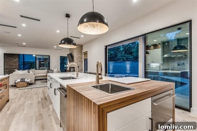 Spacious Contemporary Living Area - Bluffview Dallas Home