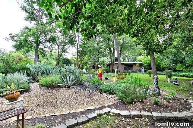 Exterior view of the multi-level East Dallas residence with historical ties to Trammell Crow