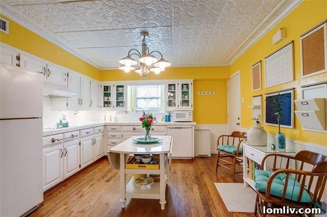 Pink Wall Elegance An Exclusive Open House Unveiling 2 6234-Bandera