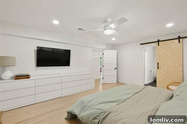 Gooding Drive: Panoramic Perfection Awaits 4 Spacious Living Area with Reclaimed Hardwood Floors