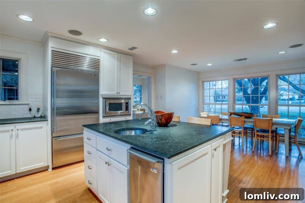 9532 Alta Mira Drive - Open-Plan Kitchen