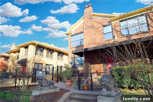 Exterior of a modern apartment complex in Dallas-Fort Worth