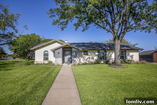 Four Corners Brewing Product Designer Showcases Farmers Branch Gem 14 Modern, Well-Maintained Exterior and Outdoor Spaces